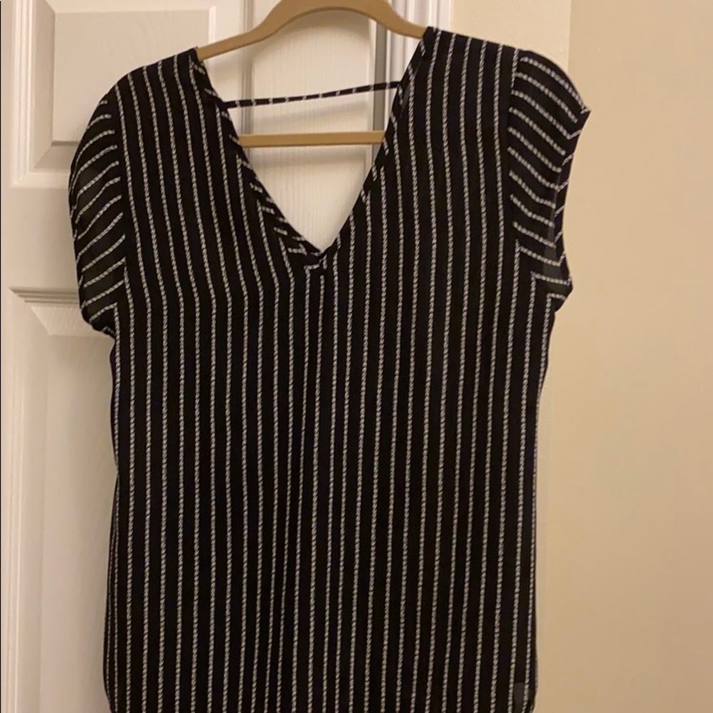 Black top with white stripes - Picture 2 of 2